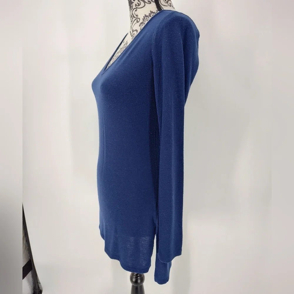 Ambiance Navy Long Sleeve V-Neck Knit Top Women's Medium - Picture 3 of 7